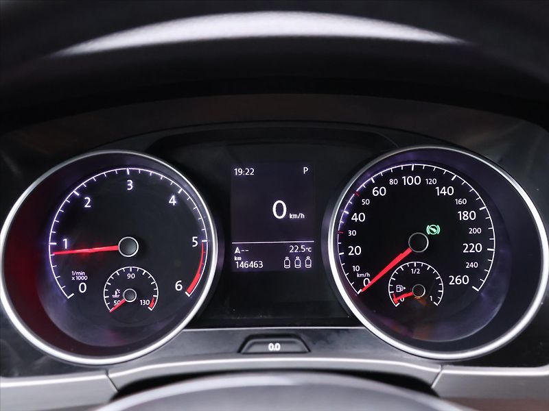 Volkswagen Touran 2,0 TDI 110kW DSG LED 1.Maj. - fotka 17 z 35