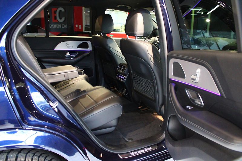 Mercedes-Benz GLE 300d 4MATIC AMG Line 7Míst/Nig - fotka 27 z 34