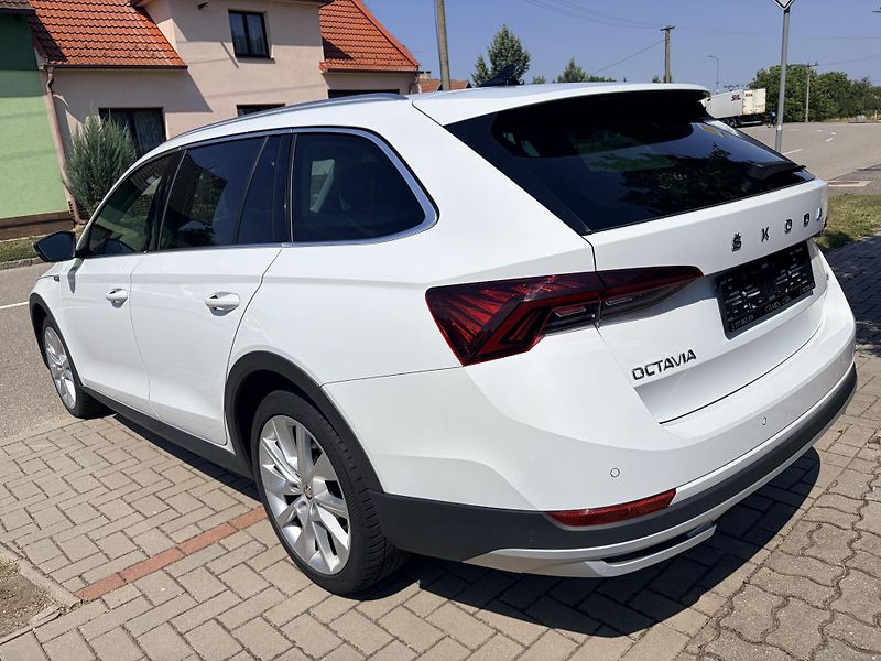 Škoda Octavia SCOUT 2.0 TDI DSG MATRIX - fotka 3 z 56