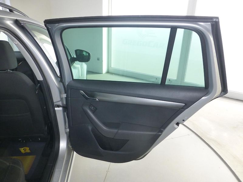 Škoda Octavia (2018) 2,0TDI*VYHŘ.SED**ALU**NAVIGACE - fotka 24 z 27