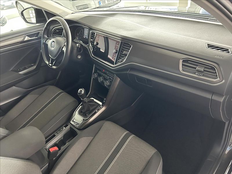 Volkswagen T-Roc 1,5   TSI 110kW,STYLE,TAŽNÉ - fotka 9 z 28