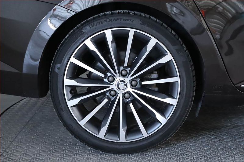 Škoda Superb (2019) Laurin&Klement 2.0 TDI - fotka 15 z 31