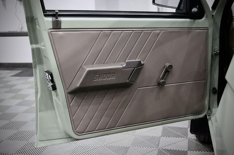 Škoda Favorit (1988) 1.3 46 kW 136 L  - fotka 14 z 47