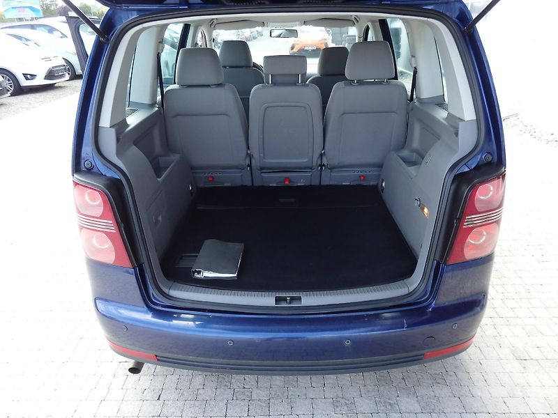 Volkswagen Touran 2,0i KLIMA ECOFUEL  - fotka 9 z 14