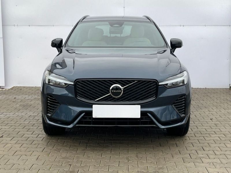Volvo XC60 Plus Dark T6 AWD 257kW - fotka 3 z 25