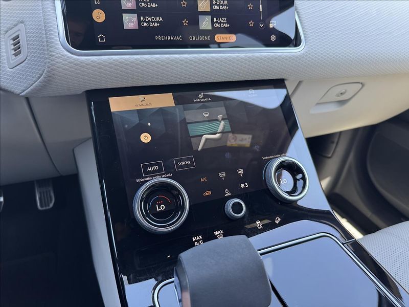 Land Rover Range Rover Velar 3,0 D300 R-DYNAMIC SE AWD DPH - fotka 30 z 36
