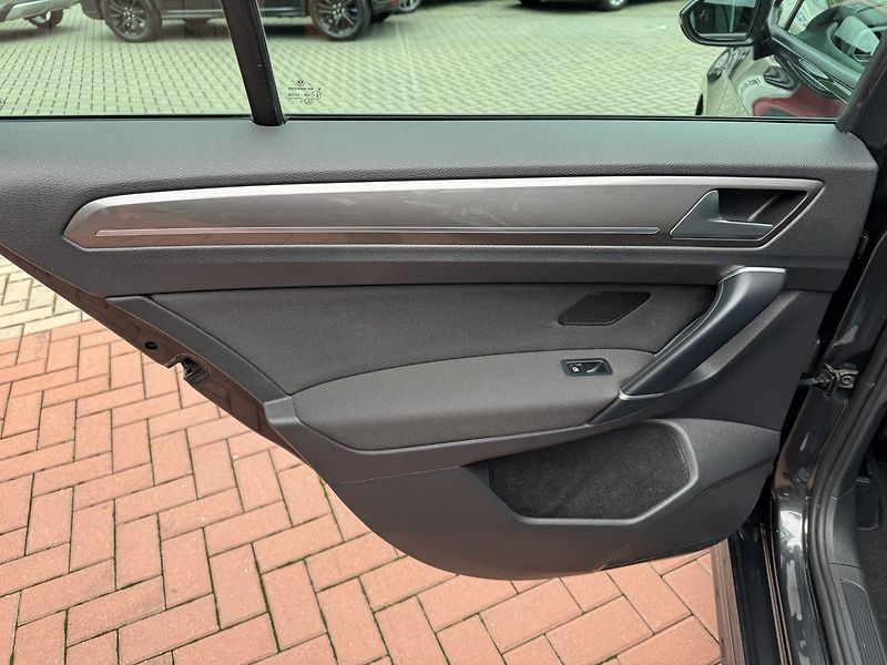 Volkswagen Golf Sportsvan (2016) 1.4TSi R-Line DSG Xenony Navi - fotka 22 z 48