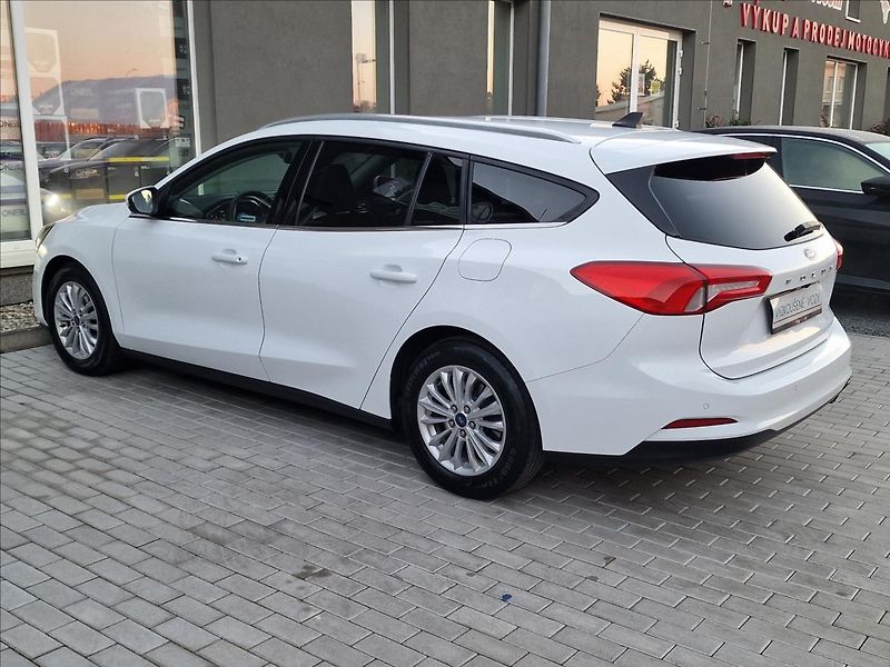 Ford Focus 1.5TDCI Titanium,ČR,1.Majitel - fotka 7 z 46