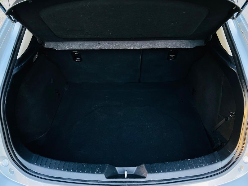 Mazda 3 2.0i AUTOMAT LED KAMERA VÝHŘEV - fotka 20 z 48