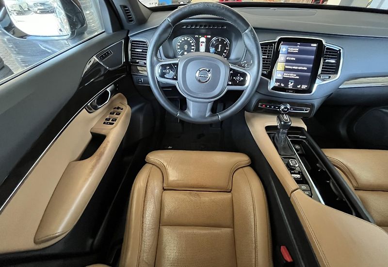 Volvo XC90 D5 AWD VENT // REZERVACE - fotka 16 z 58
