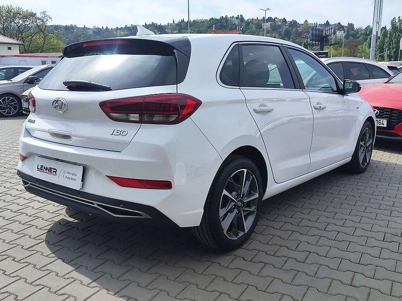 Hyundai i30 1.5 T -GDi/117kW Premium DCT - fotka 5 z 39