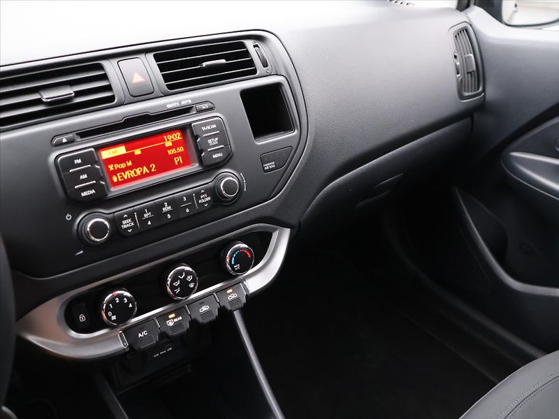Kia Rio 1.3 1.25CVVT 62kW Comfort Pro - fotka 23 z 34