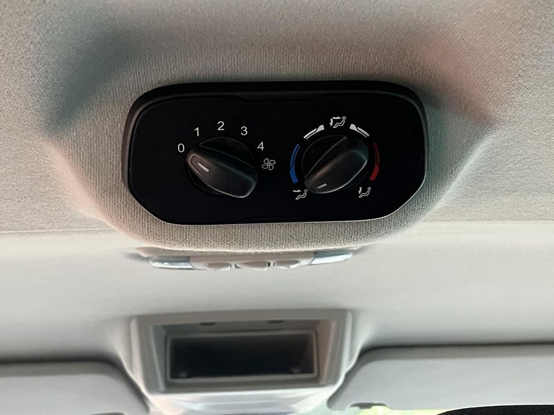 Ford Tourneo Custom (2014)  2,2TDi 9míst PO VELKÉM SERVIS - fotka 11 z 19