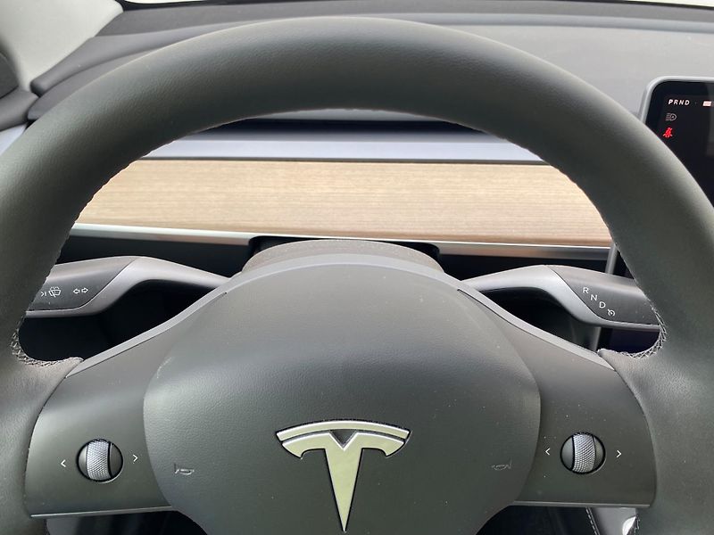 Tesla Model Y (2023) Long Range 378 kW  2023 - fotka 11 z 19