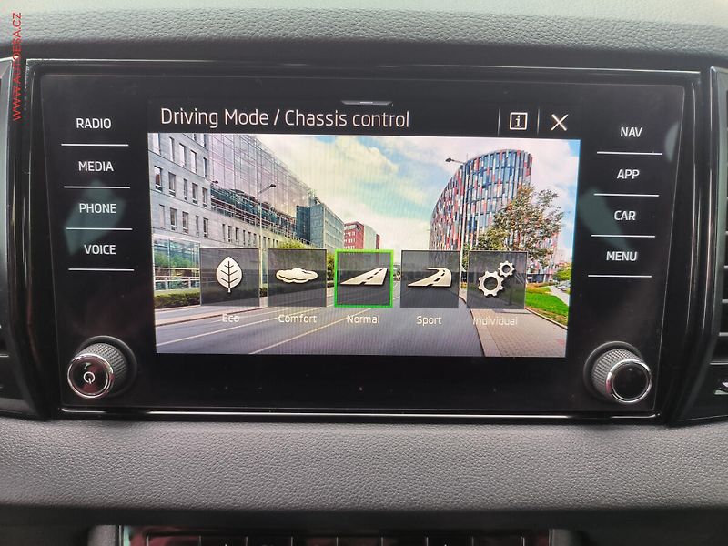 Škoda Karoq (2022) 1.5TSi, 2.maj,ČR, LED, TZ - fotka 15 z 26