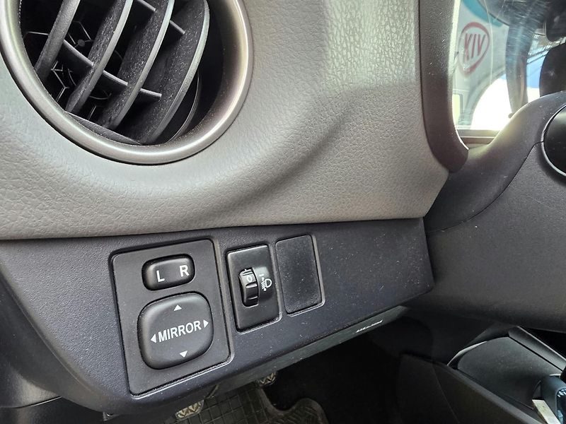 Toyota Yaris 1.3-KAMERA-VYHŘÍV.SED.-ISOFIX - fotka 13 z 14