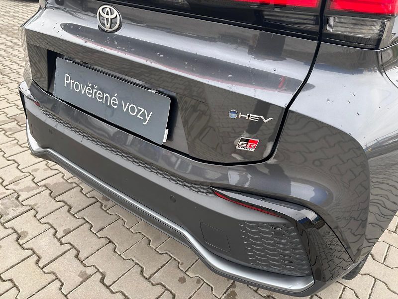 Toyota C-HR 2,0 HEV e-CVT GR Sport - fotka 29 z 29