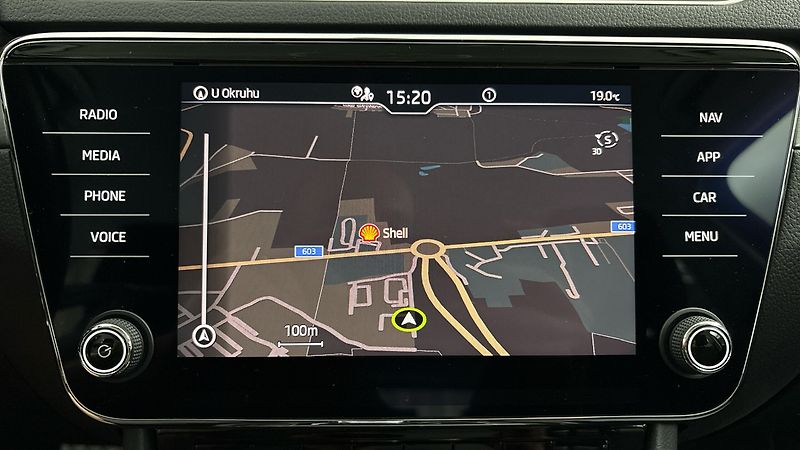 Škoda Superb 2.0 TDI DSG Style Combi - fotka 26 z 27