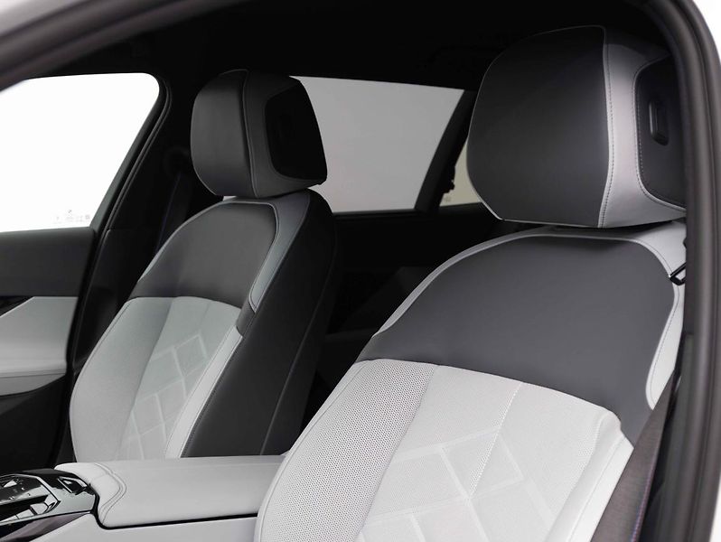 BMW Řada 5 540d xDrive Touring - fotka 19 z 22