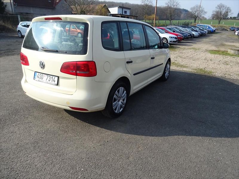 Volkswagen Touran 1,6 TDi 77 kW - fotka 4 z 25