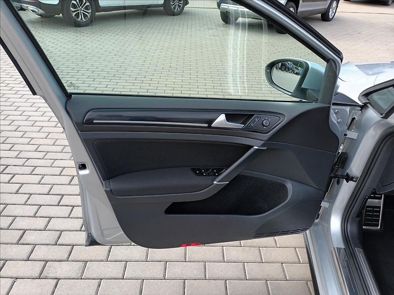 Volkswagen Golf 2,0 TDI,GTD,135KW,NAVI,XENON - fotka 16 z 50