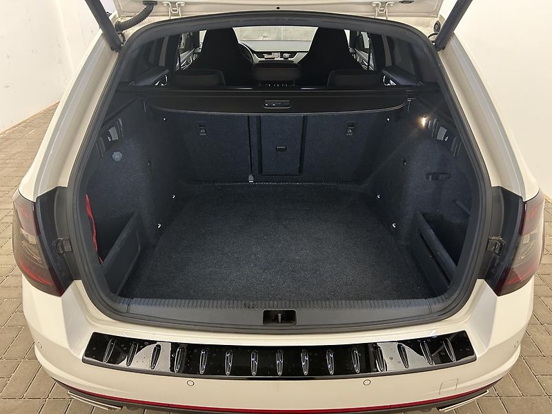 Škoda Octavia 2.0 TDI RS - fotka 23 z 25