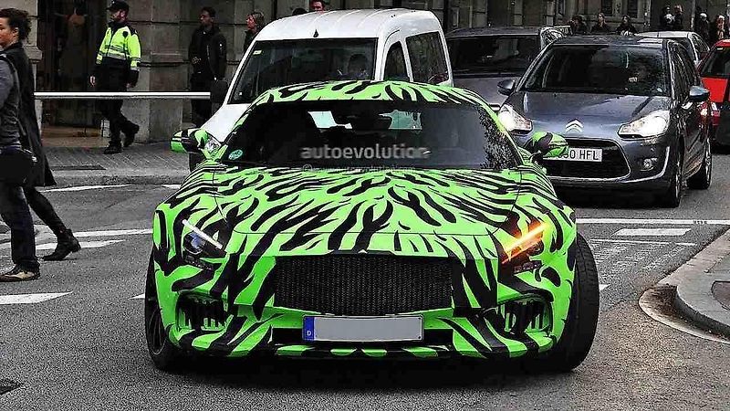 Testovací mula pro SUV Rolls-Royce Cullinan.