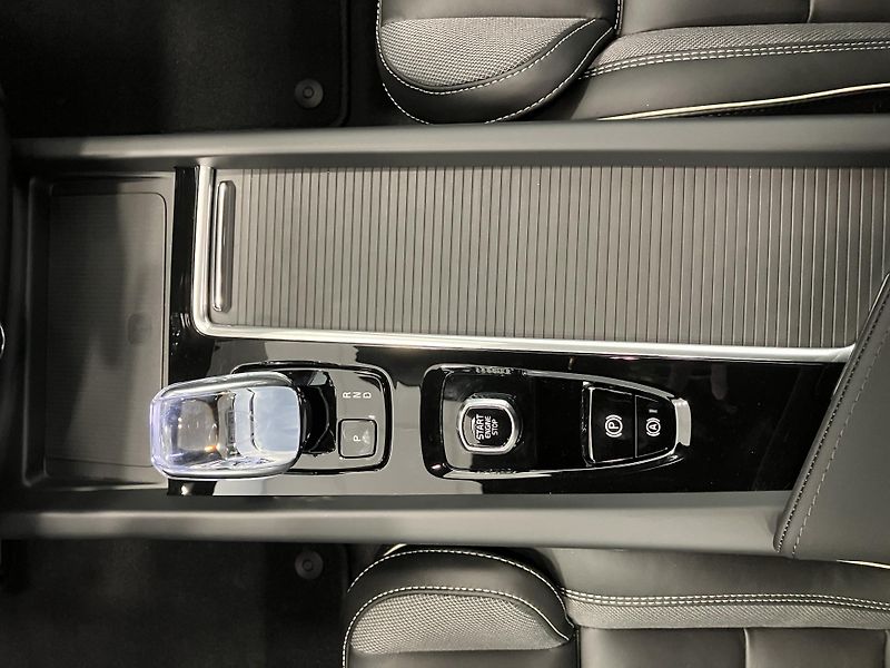 Volvo XC60 T6 AWD Black Edition Plus AT8 - fotka 19 z 40