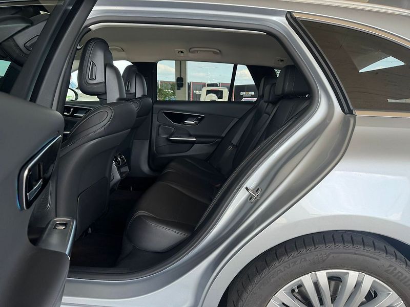 Mercedes-Benz Třídy C 220 d 4MATIC kombi - fotka 16 z 20