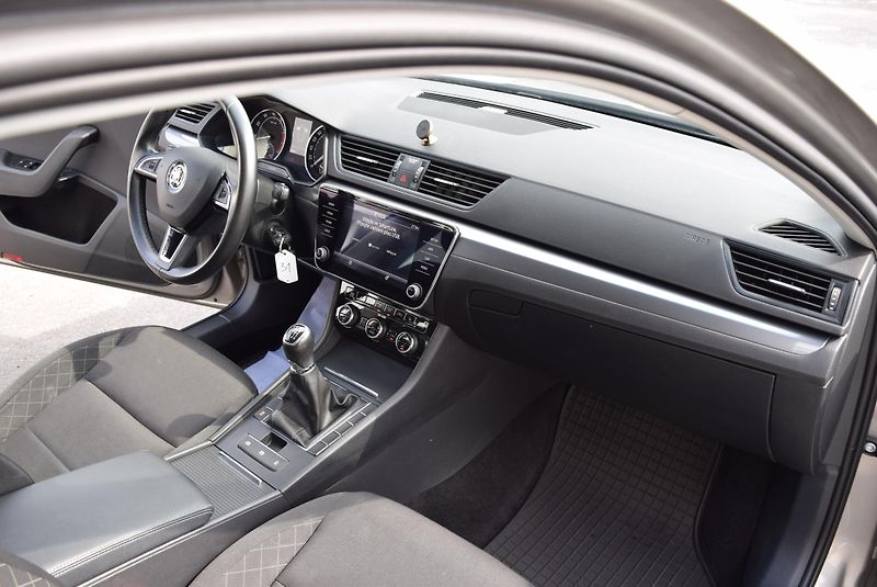 Škoda Superb (2017) 1.4TSI 110kw AMBITION APP OPS - fotka 34 z 50