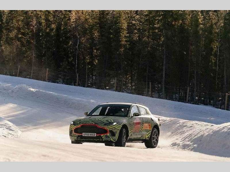 Aston Martin DBX ve Švédsku