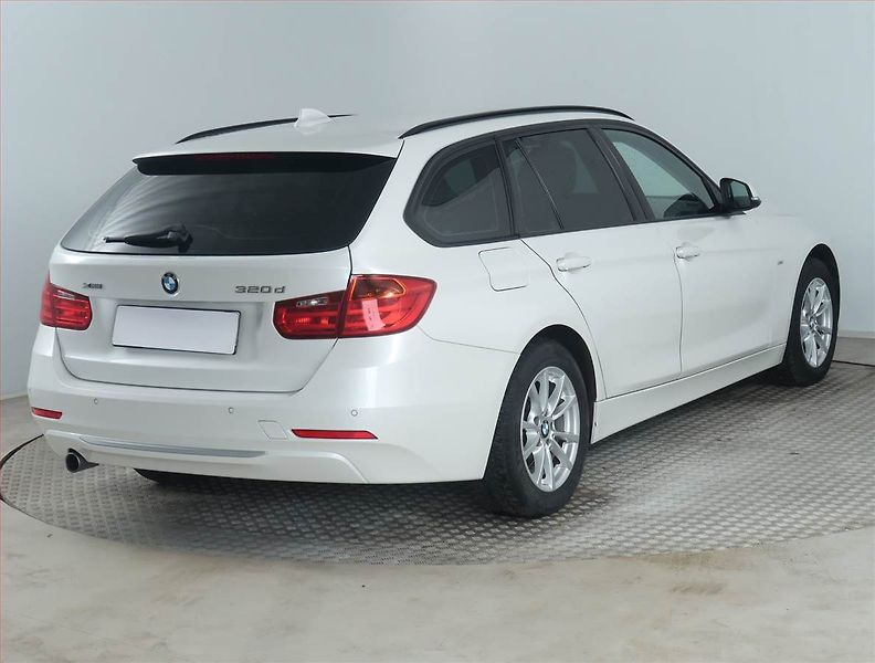BMW Řada 3 (2014) 320 d xDrive, 4X4, Automat - fotka 5 z 13