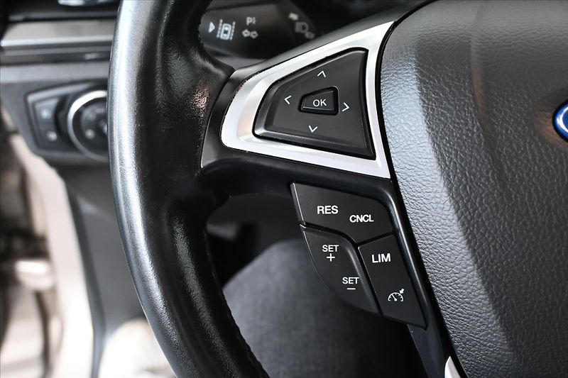 Ford Mondeo 2,0 EcoBlue 110 kW Business Zá - fotka 17 z 29