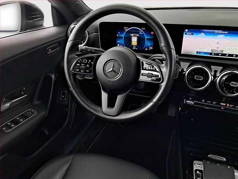 Mercedes-Benz CLA (2019) 180 - fotka 7 z 21