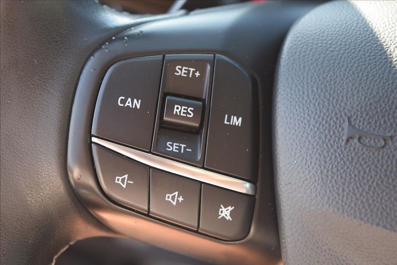 Ford Fiesta 1,0 i 73KW AUTOMAT NÍZKÉ KM - fotka 33 z 45