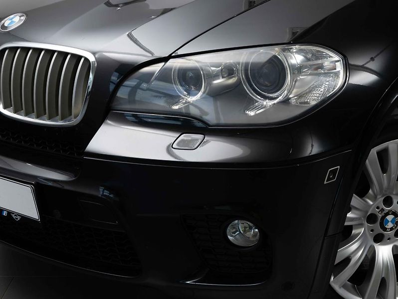 BMW X5 xDrive50i - fotka 7 z 22