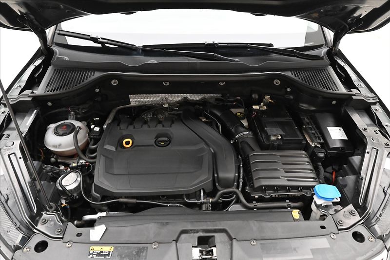 Škoda Karoq 1,5 TSI 110 kW STYLE Tažné Zár - fotka 9 z 31