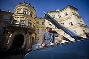Majitelé trabantů se sjeli 29. září na německou ambasádu v Praze k 25. výročí hromadného útěku východních Němců přes ambasádu Západního Německa.