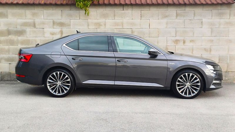 Škoda Superb L&K 2.0TSI 200kW-TZ-ČR-DPH - fotka 4 z 50