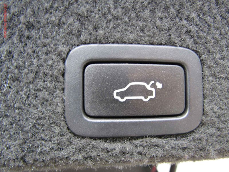 Volvo XC60 (2011) 2.0 D3, 1.maj, Panorama - fotka 22 z 24