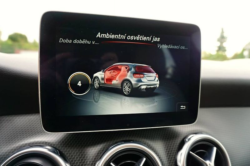 Mercedes-Benz GLA (2018) 2,0 220 135 kW - fotka 42 z 60
