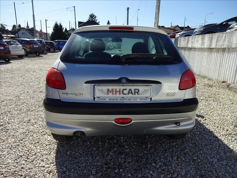 Peugeot 206 1,1 i - fotka 6 z 37