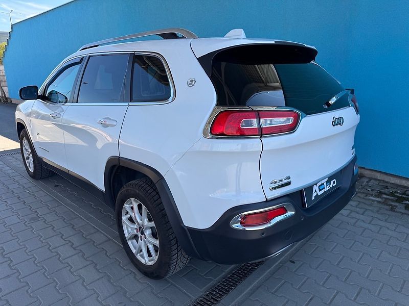 Jeep Cherokee (2015) 2.0 L TD Longitude - fotka 3 z 50