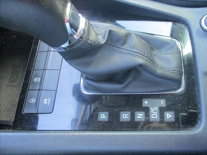 Škoda Octavia 2,0 TDI, Style,DSG,navi,DPH,CZ - fotka 19 z 29