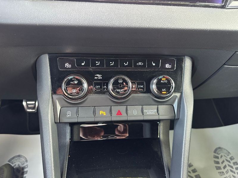 Škoda Karoq 2.0TDI.Sportline.MAN6.TAŽNÉ.ZÁ - fotka 32 z 55