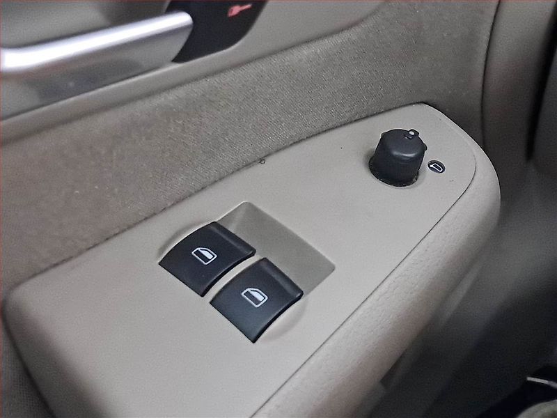 Audi A4 (2005) 2.0 TDI, Automat, nová STK - fotka 16 z 17