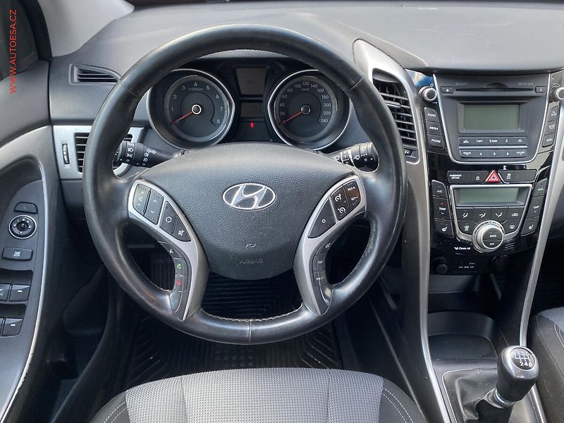 Hyundai i30 (2014) 1.6 GDi, ČR, autoAC - fotka 11 z 16