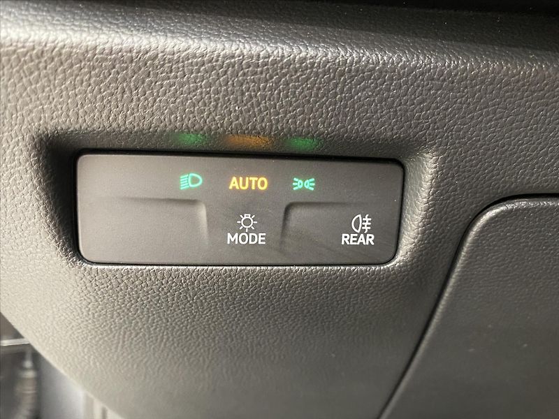 Škoda Superb 2,0 TDI 110kW DSG Selection - fotka 22 z 30