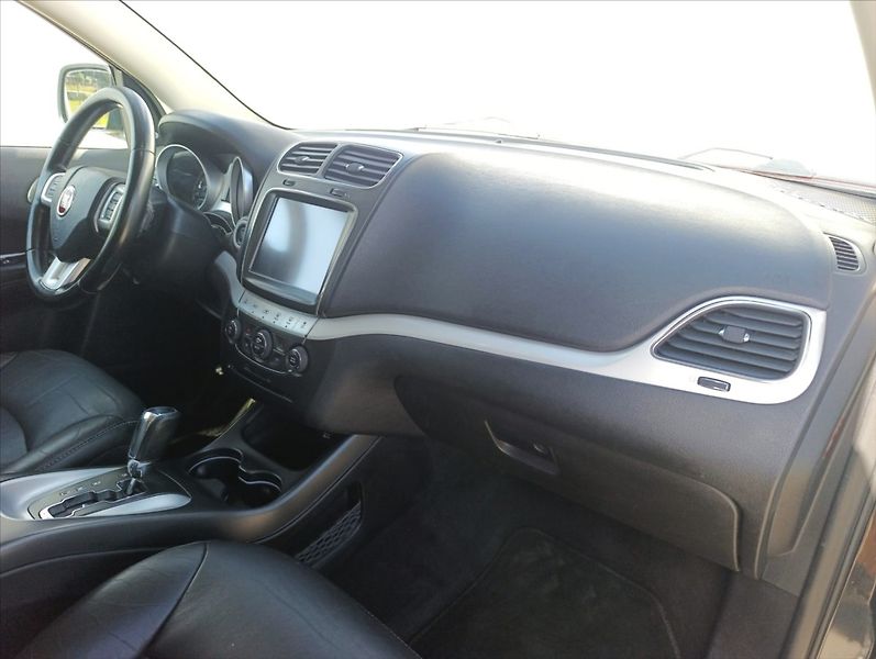 Fiat Freemont 2,0 MULTIJET 7MÍST AWD AT NAVI - fotka 26 z 41
