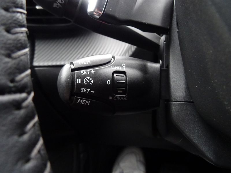 Peugeot 2008 (2023) ALLURE PACK 1.5 BHDi 130k EAT8 - fotka 25 z 41